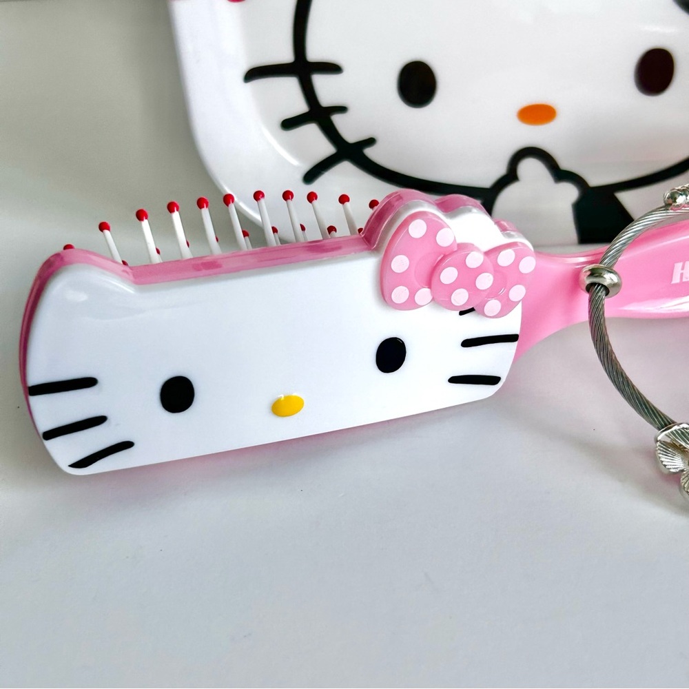 💖(HK310) Hello Kitty 7-Piece Adorable Glam Bundle! - Picture 10 of 15